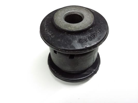 ด้านหน้าแขนควบคุมล่างบูชสำหรับ Audi A3 TT VW Beetle Eos 1K0407182