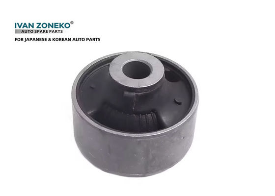 OEM 54570-3UB0A ส่วนประกอบรถยนต์ ด้านล่างแกนหน้า การแขวนยาง Bushing สําหรับ Nissan